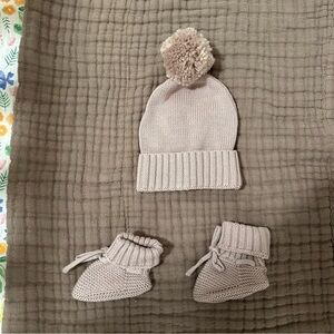 Caden Lane Newborn Hat & Booties